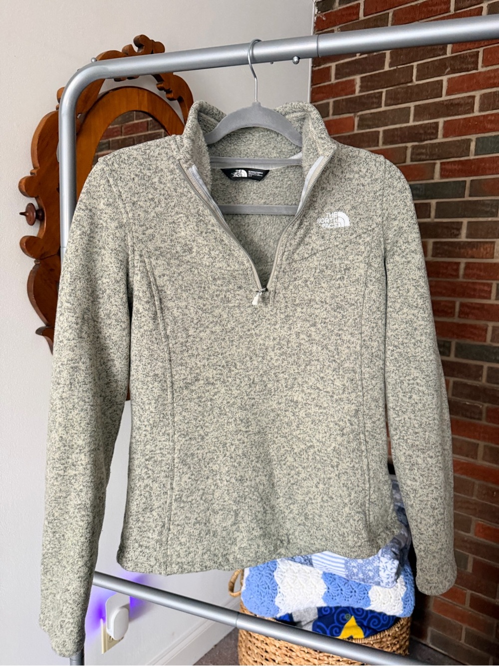 The North Face Women's Half-Zip Heathered Green Pullover